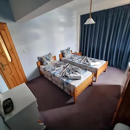 Къща за гости Flora