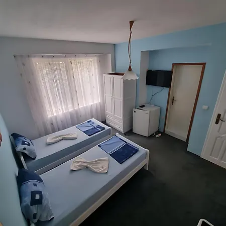 Къща за гости Flora Китен