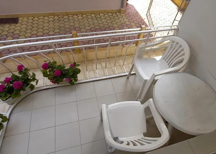 Къща за гости Flora